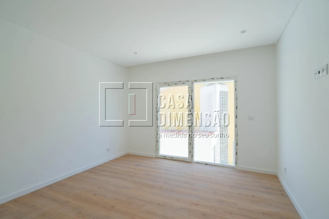 Moradia T4 para Venda em Laranjeiro e Feijó Foto 45