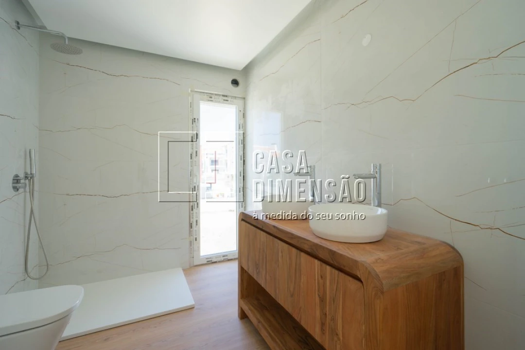 Moradia T4 para Venda em Laranjeiro e Feijó Foto 51