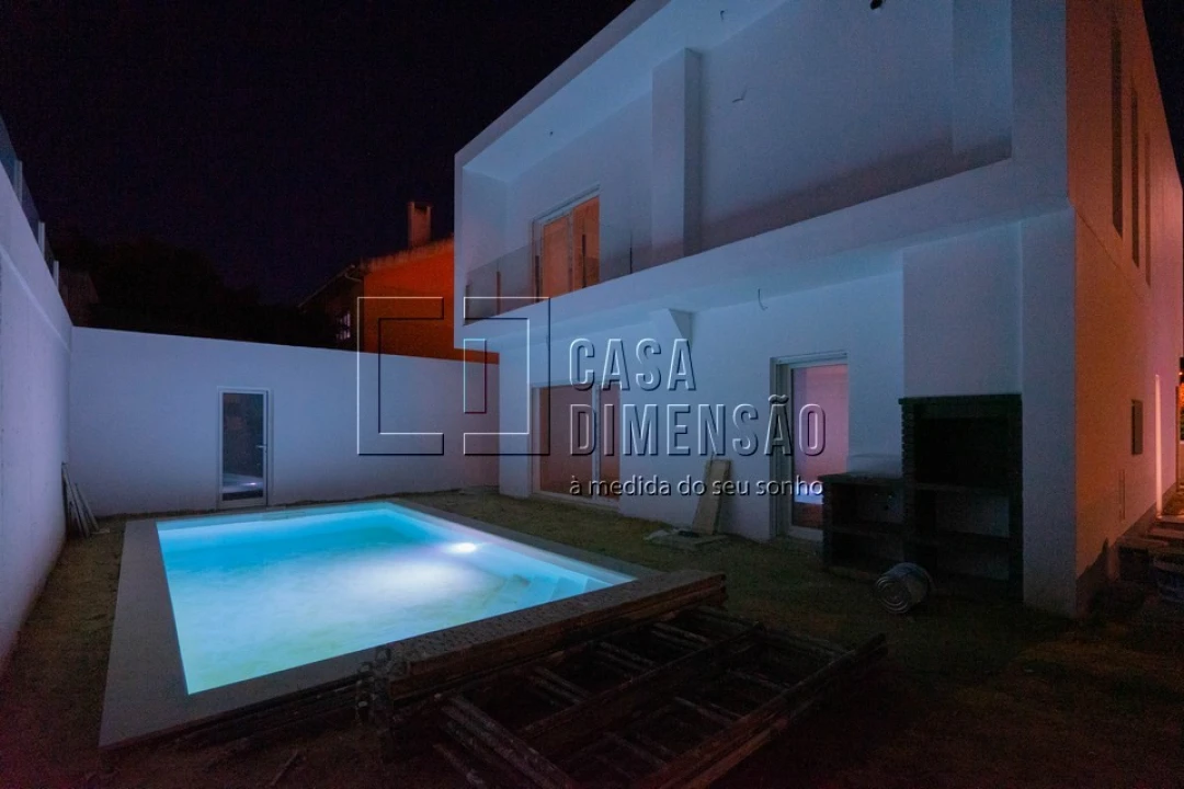 Moradia T4 para Venda em Laranjeiro e Feijó Foto 70