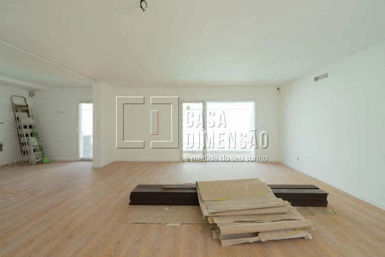 Moradia T4 para Venda em Laranjeiro e Feijó Foto 6