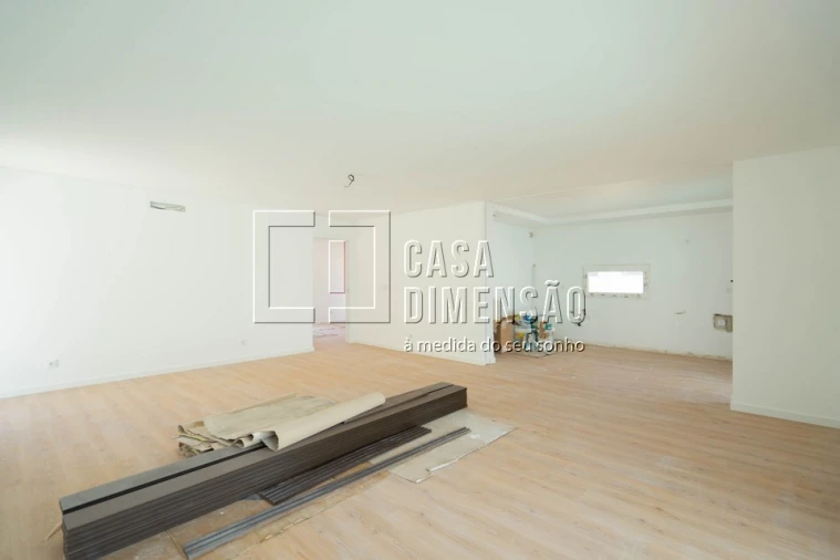 Moradia T4 para Venda em Laranjeiro e Feijó Foto 9