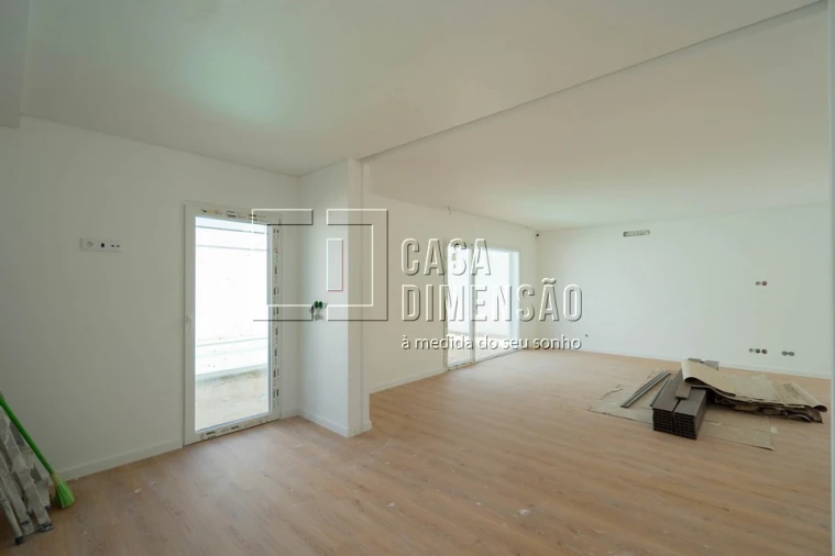 Moradia T4 para Venda em Laranjeiro e Feijó Foto 13