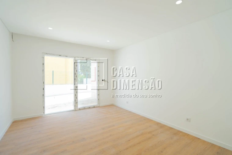 Moradia T4 para Venda em Laranjeiro e Feijó Foto 15