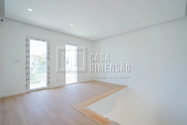 Moradia T4 para Venda em Laranjeiro e Feijó Foto 21