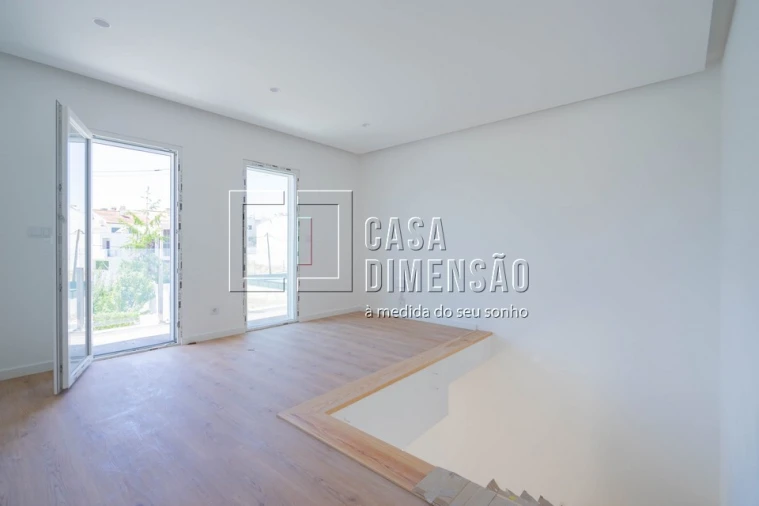 Moradia T4 para Venda em Laranjeiro e Feijó Foto 22