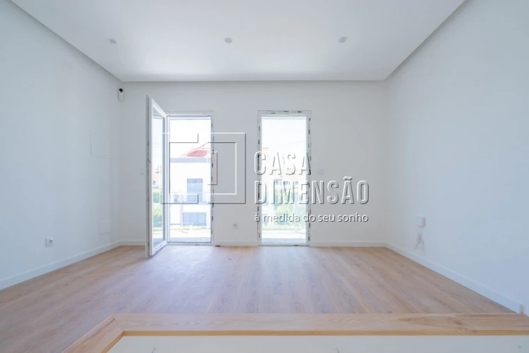 Moradia T4 para Venda em Laranjeiro e Feijó Foto 23