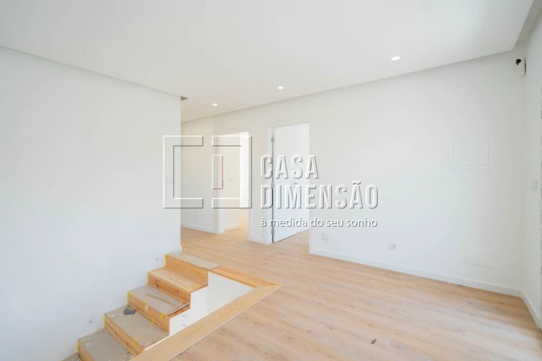 Moradia T4 para Venda em Laranjeiro e Feijó Foto 25