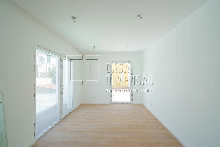 Moradia T4 para Venda em Laranjeiro e Feijó Foto 31