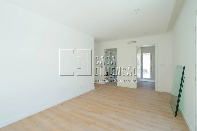 Moradia T4 para Venda em Laranjeiro e Feijó Foto 32