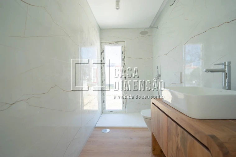 Moradia T4 para Venda em Laranjeiro e Feijó Foto 35