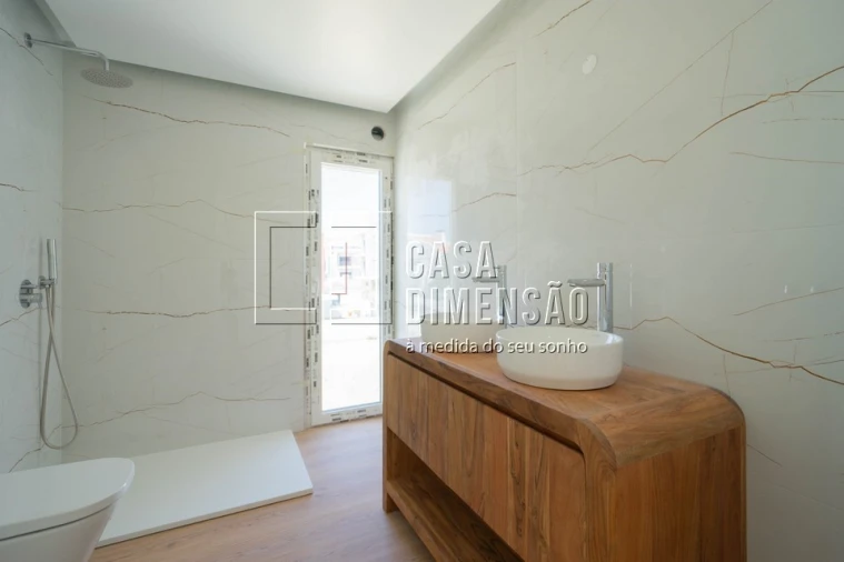 Moradia T4 para Venda em Laranjeiro e Feijó Foto 51