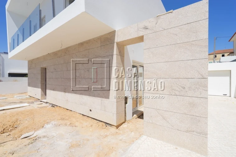 Moradia T4 para Venda em Laranjeiro e Feijó Foto 60