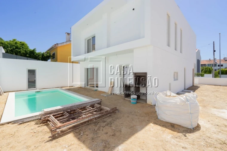 Moradia T4 para Venda em Laranjeiro e Feijó Foto 64