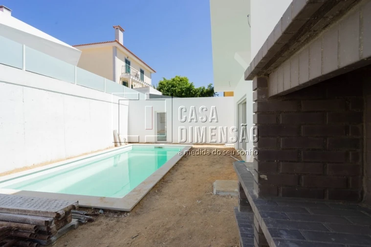 Moradia T4 para Venda em Laranjeiro e Feijó Foto 65