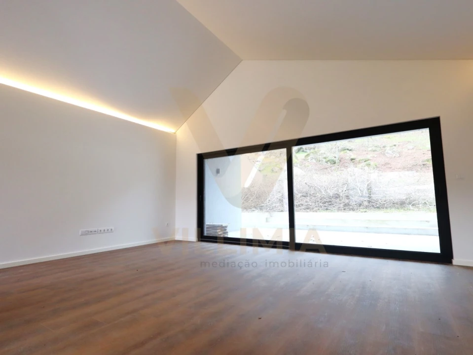 Moradia T3 para Venda em Facha Foto 15