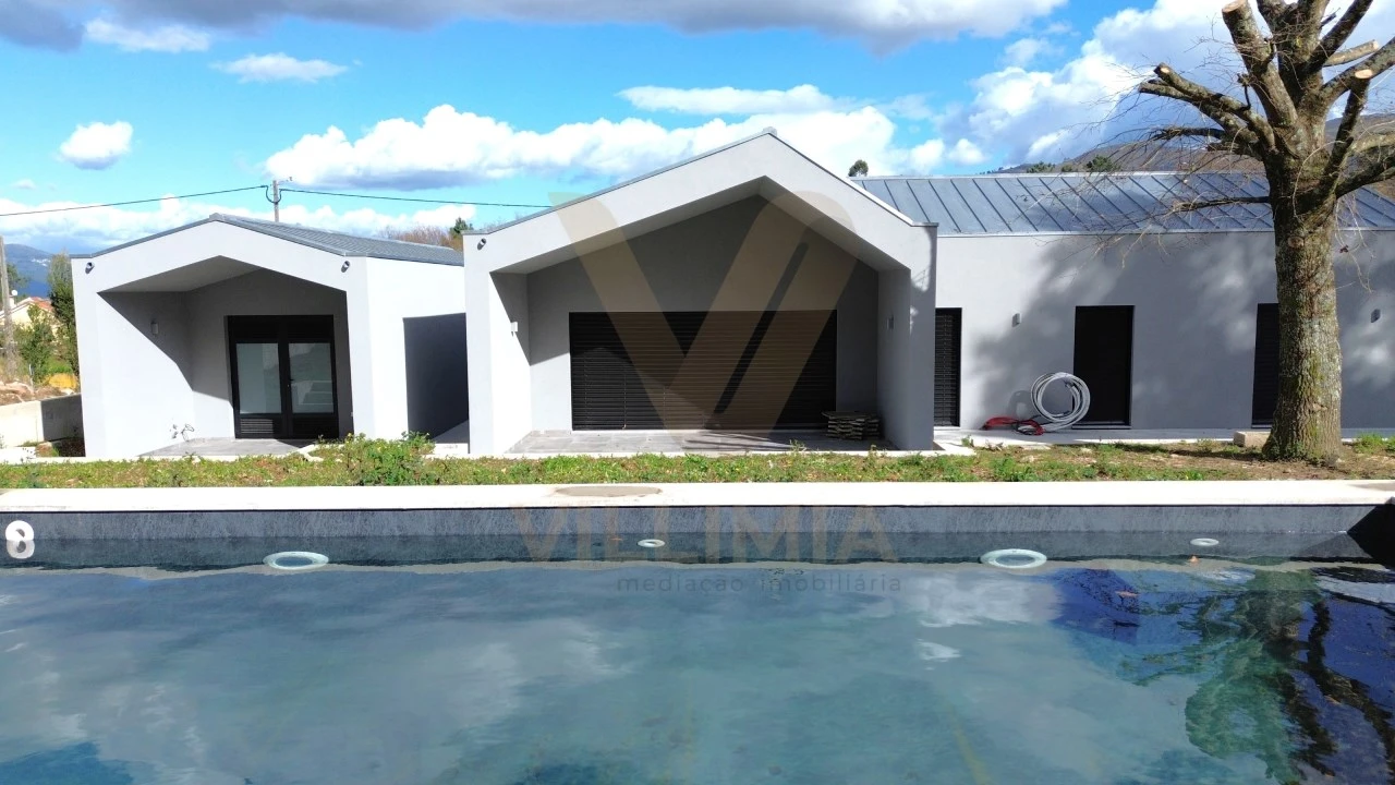 Moradia T3 para Venda em Facha Foto 4