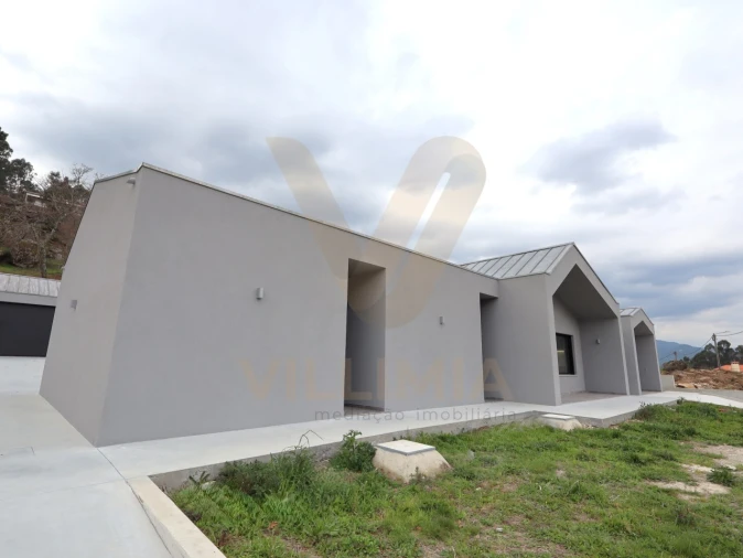 Moradia T3 para Venda em Facha Foto 28