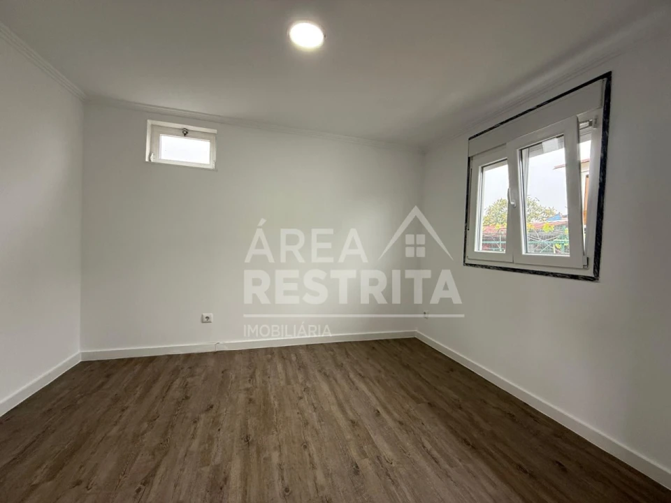 Moradia T2 para Venda em Fernao Ferro Foto 17