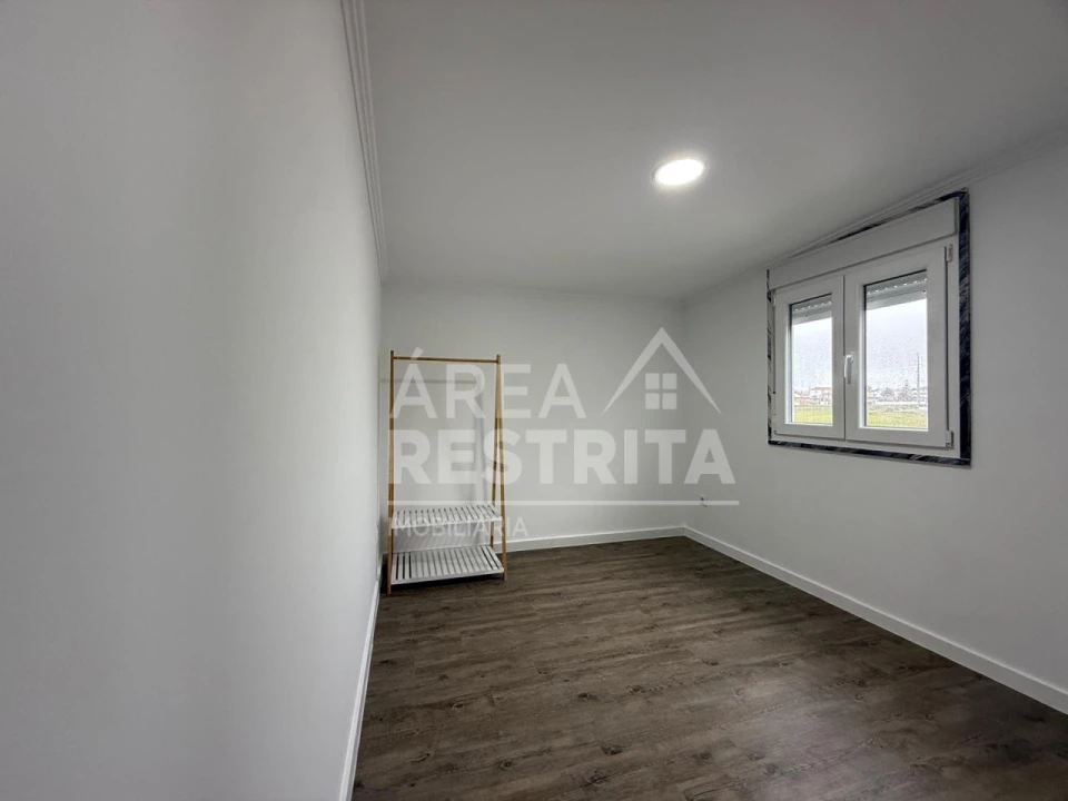 Moradia T2 para Venda em Fernao Ferro Foto 18