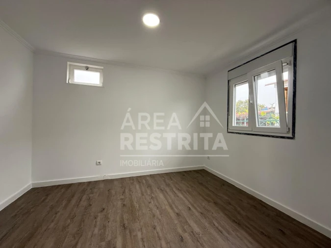 Moradia T2 para Venda em Fernao Ferro Foto 4