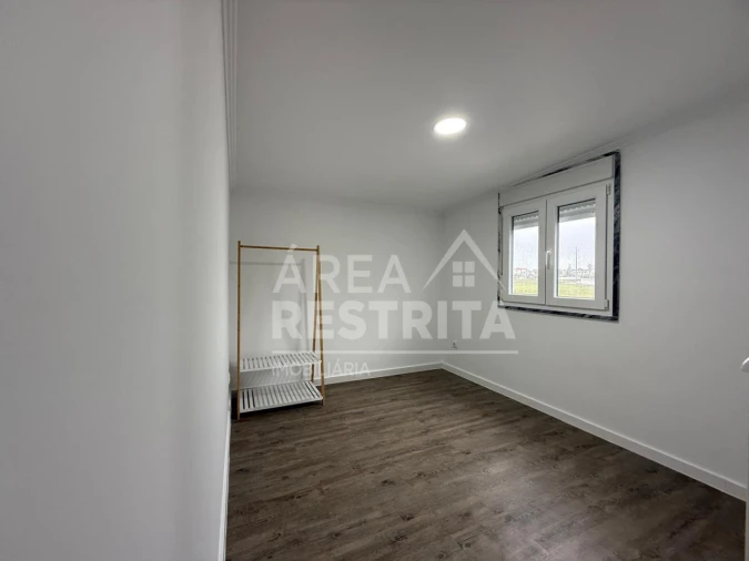 Moradia T2 para Venda em Fernao Ferro Foto 5