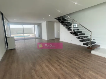 Moradia T5 para Venda em Nossa Sra de Fatima