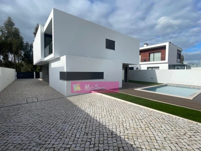 Moradia T5 para Venda em Nossa Sra de Fatima Foto 3