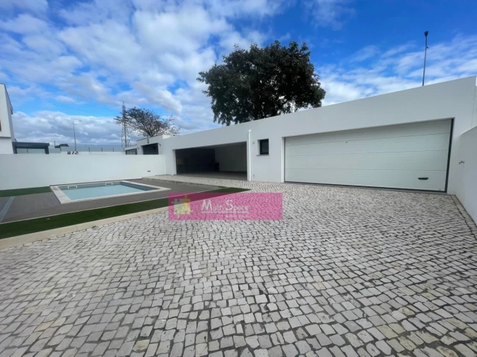Moradia T5 para Venda em Nossa Sra de Fatima Foto 4