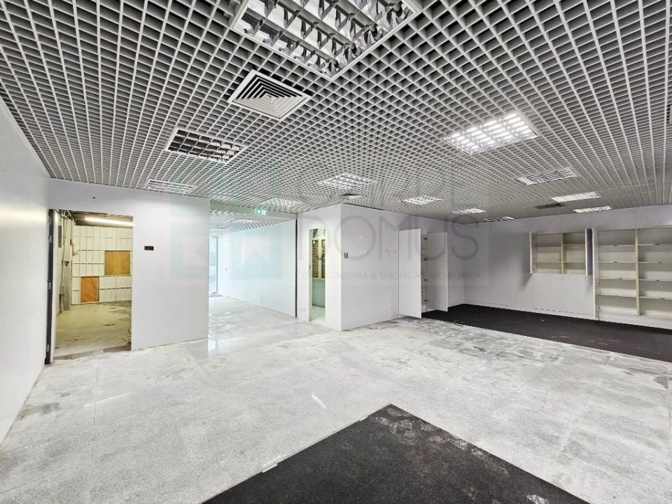 Loja para Venda em Rio de Mouro Foto 4