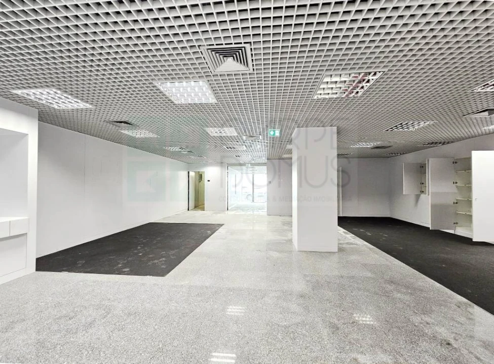 Loja para Venda em Rio de Mouro Foto 17