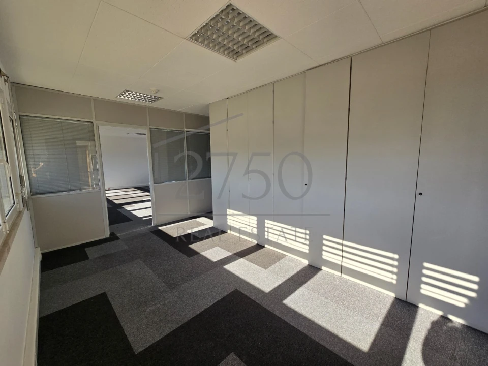 Escritório para Arrendamento em Rio de Mouro Foto 8