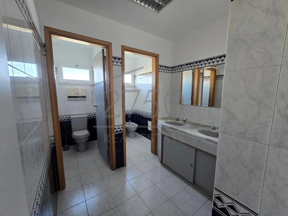 Escritório para Arrendamento em Rio de Mouro Foto 11