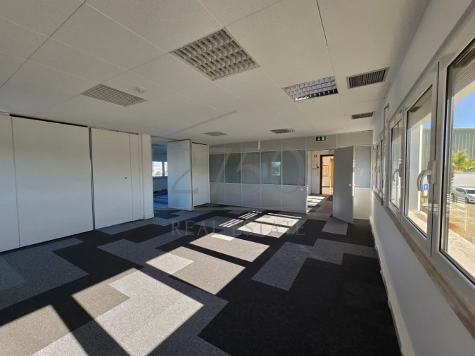 Escritório para Arrendamento em Rio de Mouro Foto 3