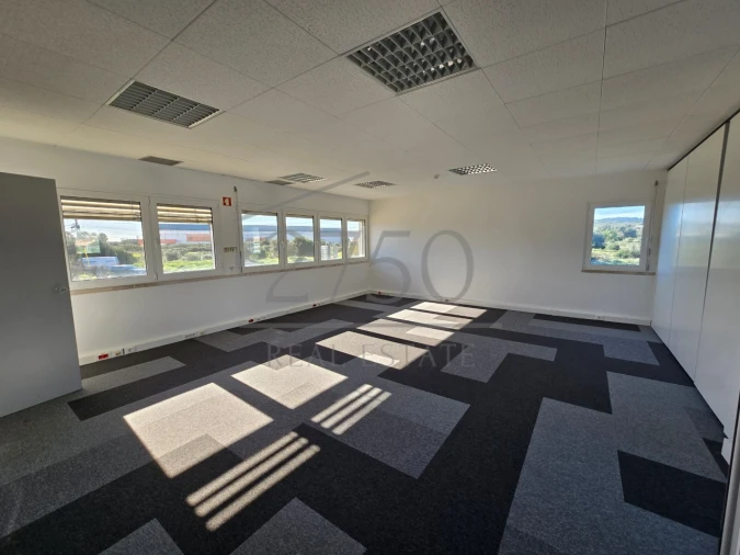 Escritório para Arrendamento em Rio de Mouro Foto 6