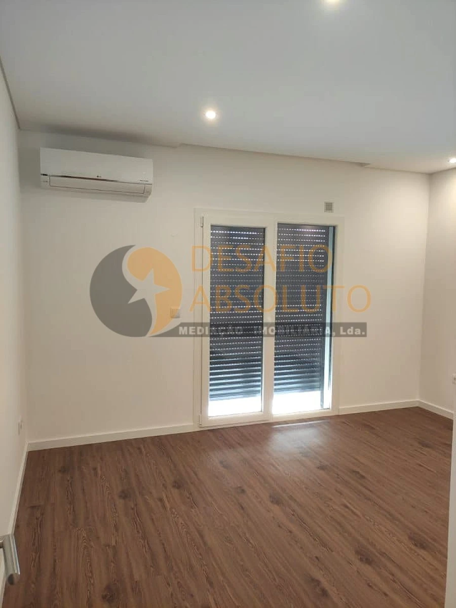 Moradia T4 para Venda em Fernao Ferro Foto 16