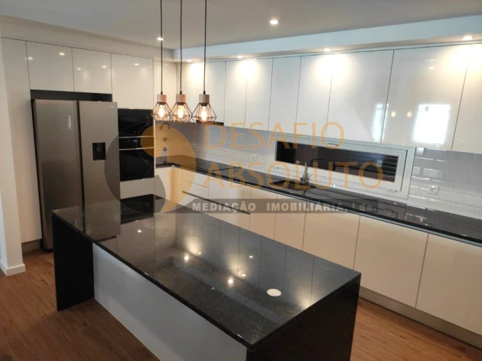 Moradia T4 para Venda em Fernao Ferro Foto 12