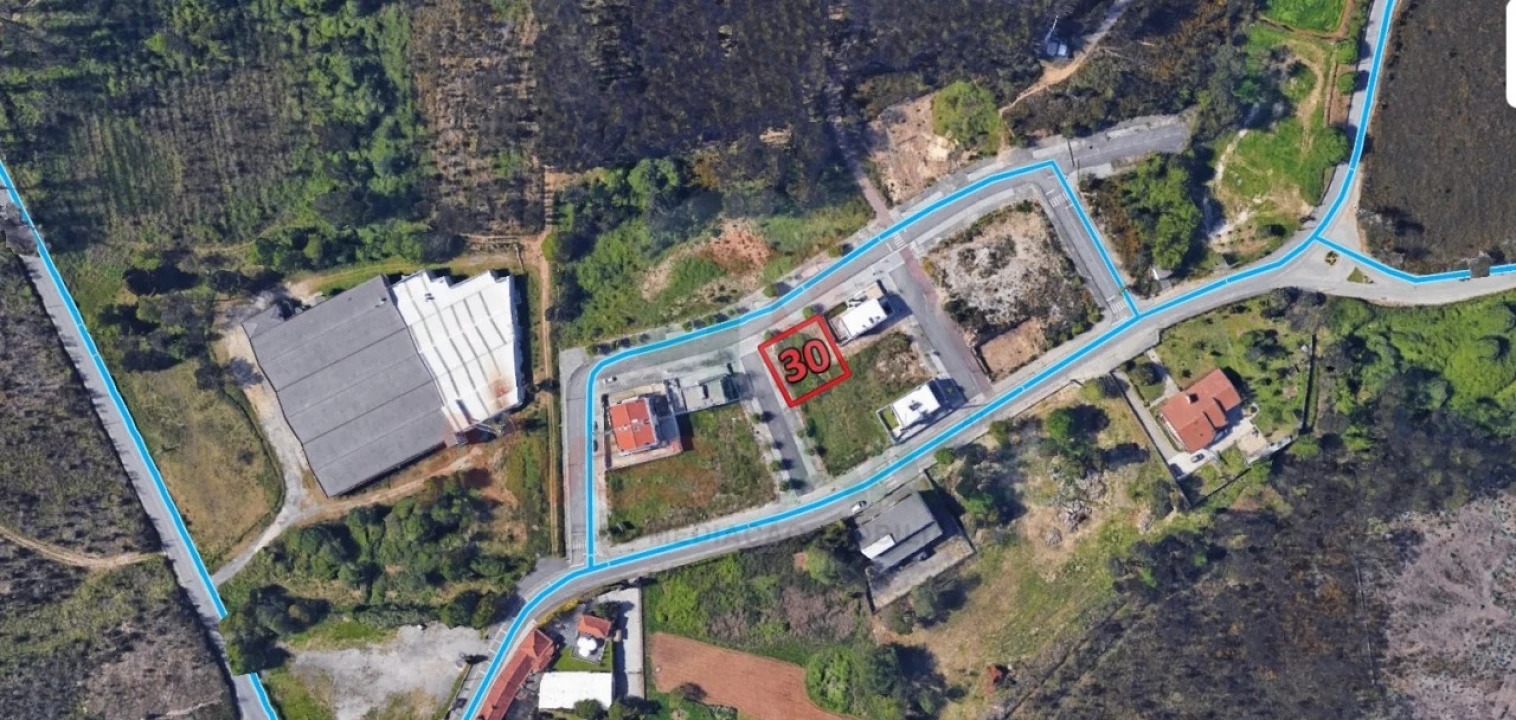 Terreno para Venda em Folgosa Foto 11