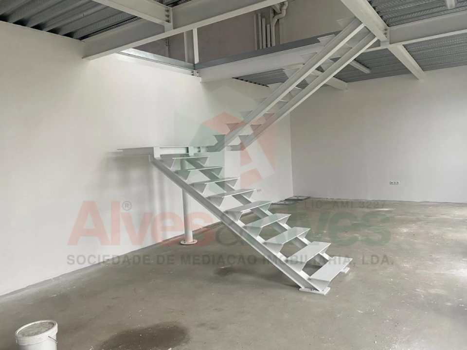 Armazém para Venda em Fradelos Foto 3