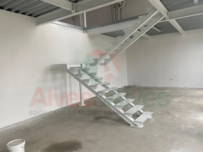 Armazém para Venda em Fradelos Foto 3