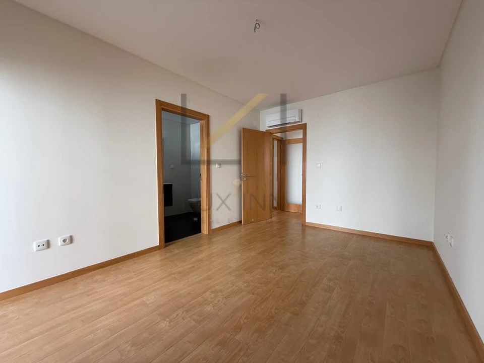 Apartamento T3 para Venda em Carcavelos e Parede Foto 16