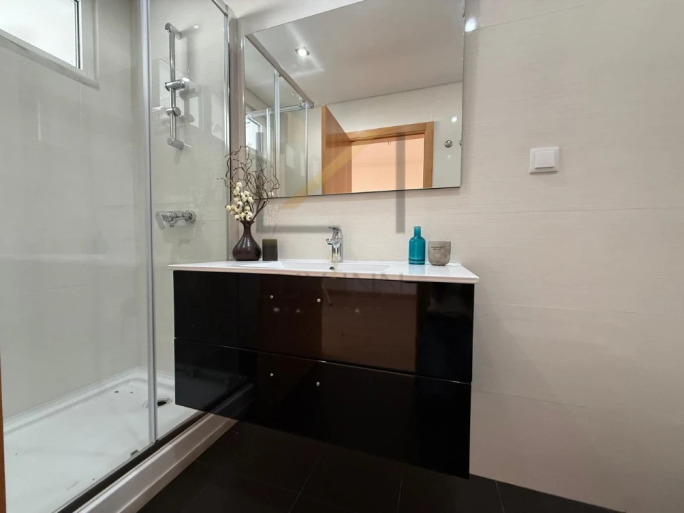 Apartamento T3 para Venda em Carcavelos e Parede Foto 17