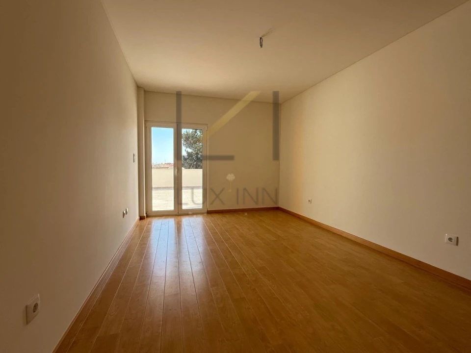 Apartamento T3 para Venda em Carcavelos e Parede Foto 23