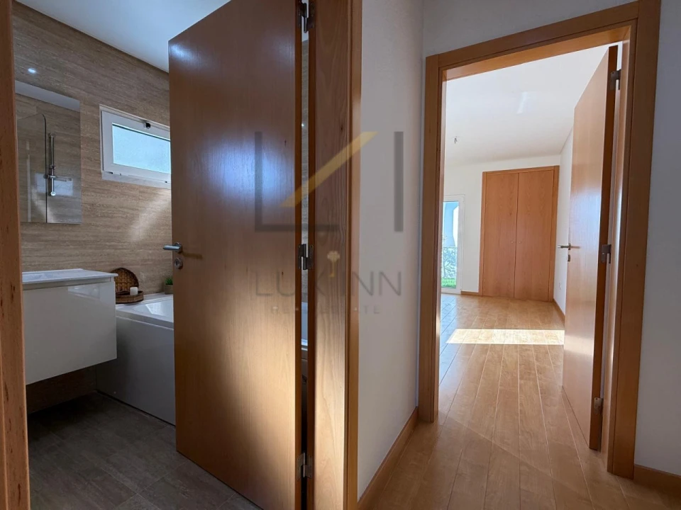 Apartamento T3 para Venda em Carcavelos e Parede Foto 19