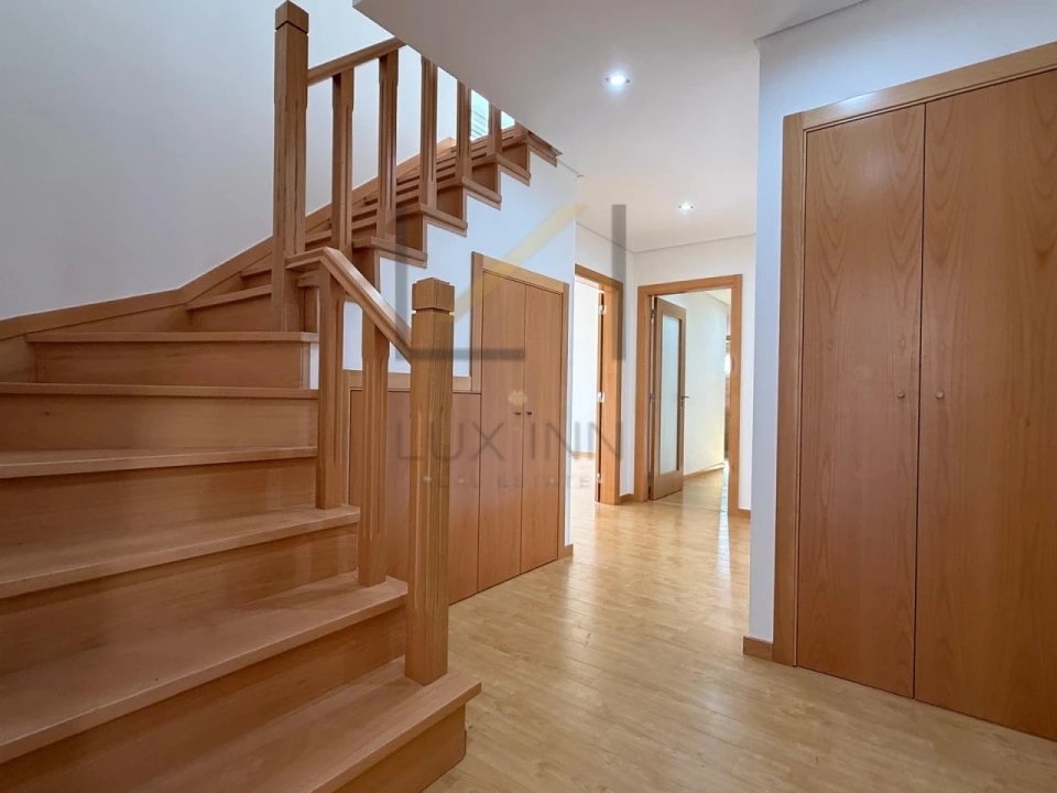 Apartamento T3 para Venda em Carcavelos e Parede Foto 25