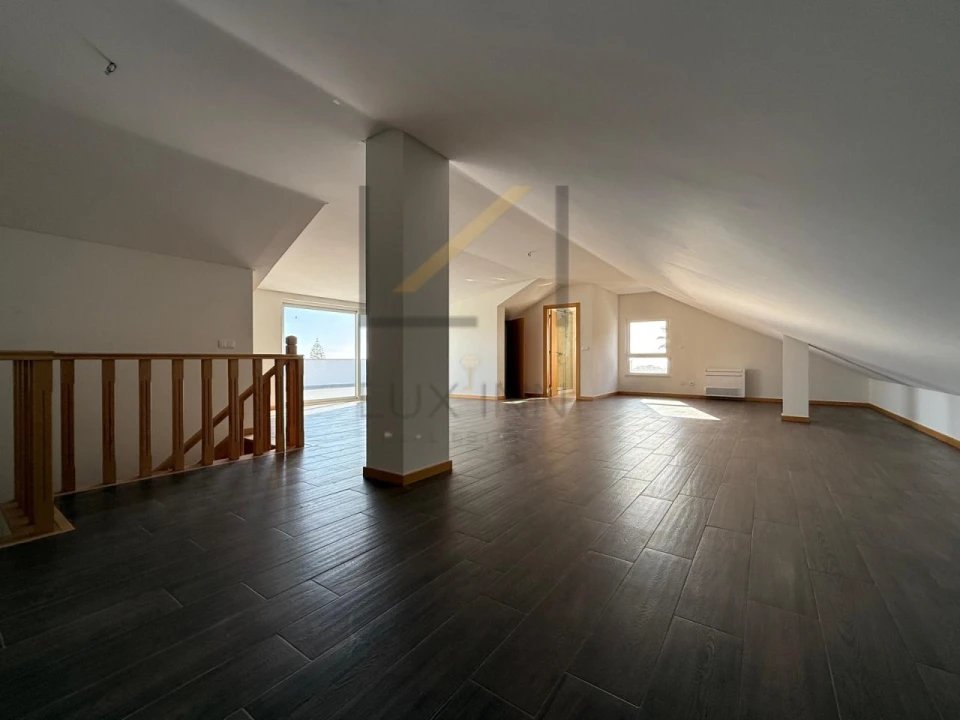 Apartamento T3 para Venda em Carcavelos e Parede Foto 26
