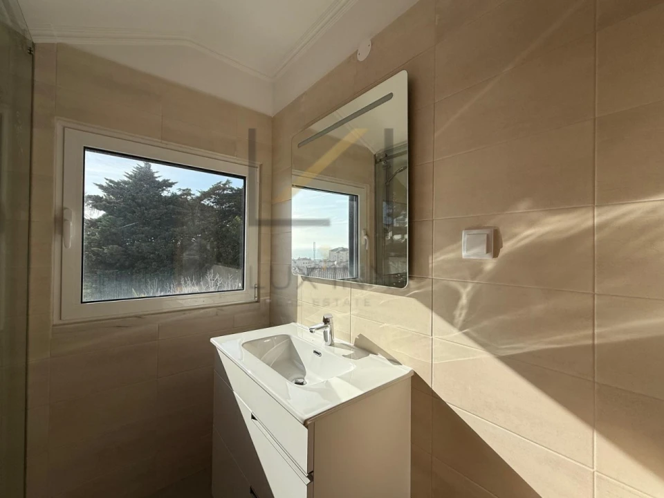 Apartamento T3 para Venda em Carcavelos e Parede Foto 27