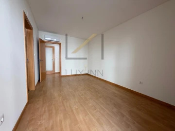 Apartamento T3 para Venda em Carcavelos e Parede