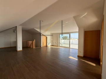 Apartamento T3 para Venda em Carcavelos e Parede