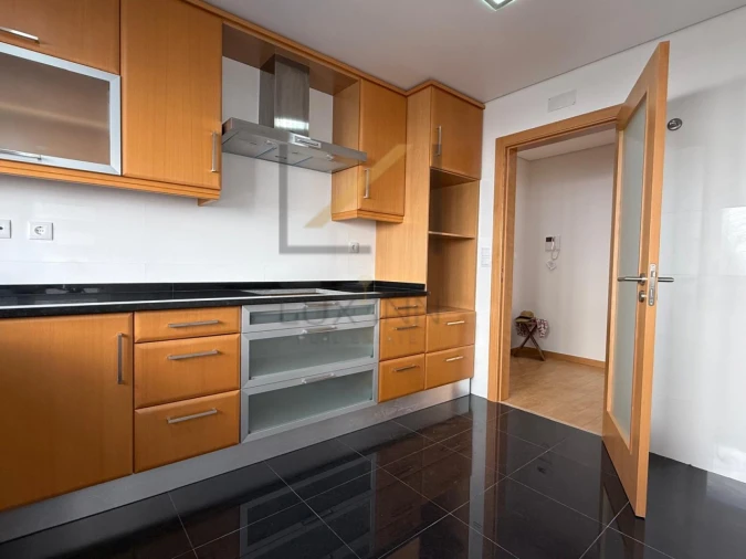 Apartamento T3 para Venda em Carcavelos e Parede Foto 8