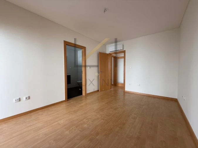Apartamento T3 para Venda em Carcavelos e Parede Foto 16